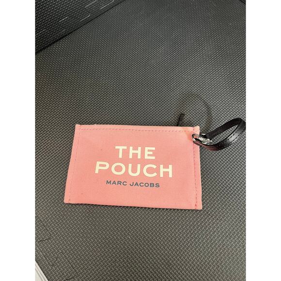 Marc Jacob’s x‎ Peanuts Snoopy Pink Canvas Graphic Print The Pouch Wristlet - Picture 3 of 11